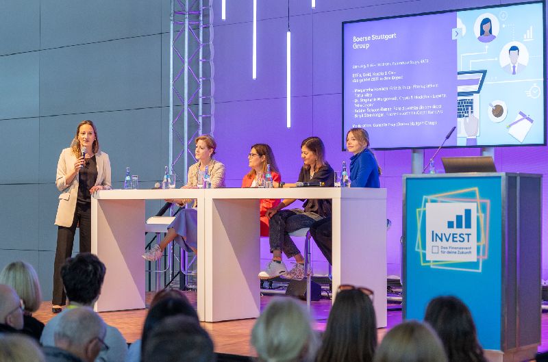 Podiumsdiskussion auf der invest messe in stuttgart