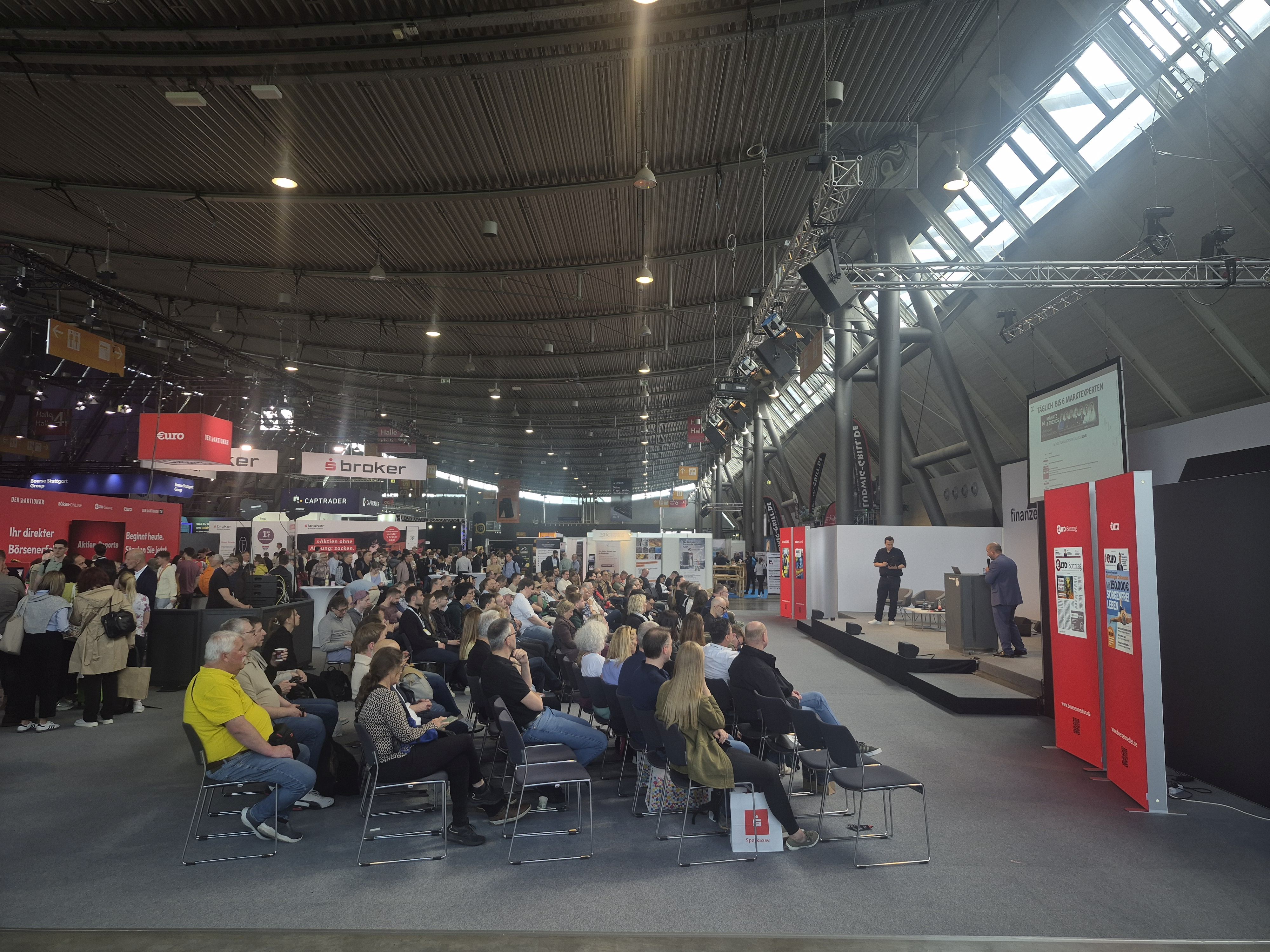 Messe invest euro am sonntag